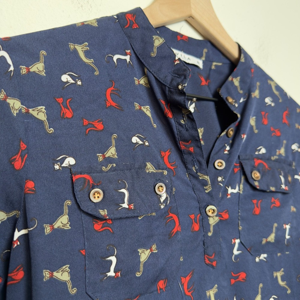 Vila Women‎ Cat Print Top Medium Navy Blue Henley Popover Roll-Tab Tunic Novelty - Picture 3 of 9